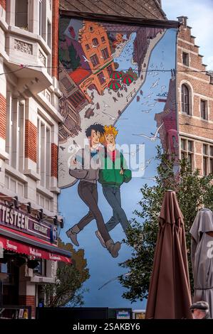 Colorato murale comico a Bruxelles, Belgio, che mostra personaggi famosi dei fumetti belgi, parte dell'iconica strada dei fumetti nel centro della città Foto Stock