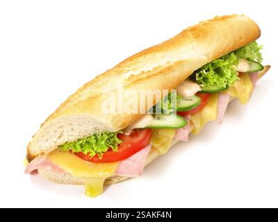 Baguette francese con prosciutto e formaggio su sfondo bianco Foto Stock