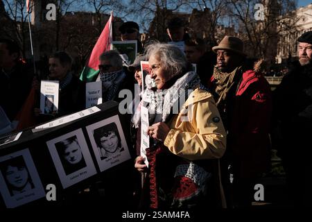 Londra, Regno Unito 30 gennaio, 2025 commemorazione della domenica di sangue, che ha visto incrociare con i sostenitori della Palestina, bandiere sia dell'Irlanda che della Palestina volare mentre l'incontro ascoltava gli oratori sulla piazza del Parlamento, Westminster. © Amstel Adams/ Alamy Live News Foto Stock