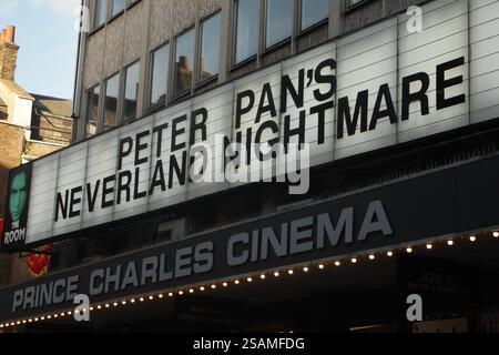 Londra, Regno Unito. 30 gennaio 2025. La facciata del Prince Charles Cinema nel West End di Londra, noto per le sue proiezioni di film classici e di culto, è a rischio di chiusura a causa di una disputa di locazione. La sede indipendente lancia una petizione per combattere per il suo futuro a Londra, Regno Unito, il 30 gennaio 2025. (Foto di Yousuf Sarfaraz/NurPhoto)0 credito: NurPhoto SRL/Alamy Live News Foto Stock