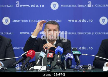 Bucarest, Romania. 30 gennaio 2025: Daniel David, ministro rumeno dell'istruzione, parla durante una conferenza stampa presso la sede del Ministero dell'istruzione. Crediti: Lucian Alecu/Alamy Live News Foto Stock
