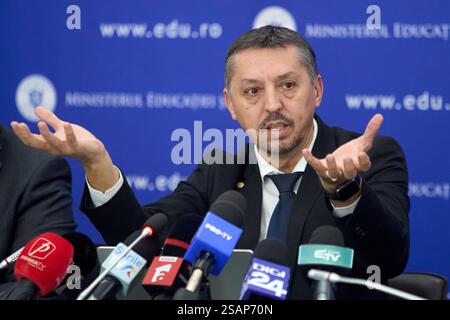 Bucarest, Romania. 30 gennaio 2025: Daniel David, ministro rumeno dell'istruzione, parla durante una conferenza stampa presso la sede del Ministero dell'istruzione. Crediti: Lucian Alecu/Alamy Live News Foto Stock