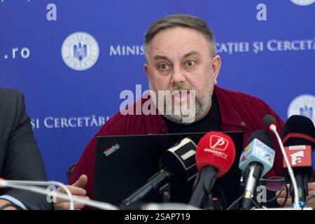 Bucarest, Romania. 30 gennaio 2025: Il professor Gabriel Vranceanu parla durante una conferenza stampa presso la sede del Ministero dell'istruzione. Crediti: Lucian Alecu/Alamy Live News Foto Stock