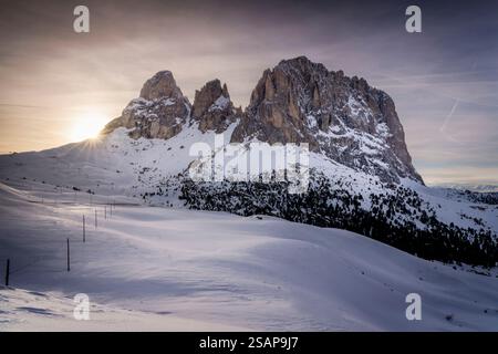 Tramonto mozzafiato sulle Dolomiti dal passo Sella Foto Stock