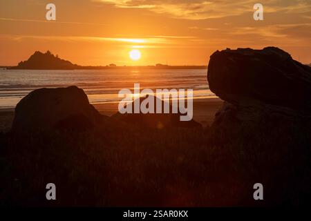 Crescent City, California - tramonto sull'Oceano Pacifico nel nord della California. Foto Stock