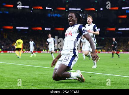 Oyindsmola Ajayi del Tottenham Hotspur festeggia il secondo gol con le sue squadre durante il Tottenham Hotspur e L'IF Elfsborg, UEFA Europa League, Tottenham Hotspur Stadium, Londra Regno Unito. Credito : Michael Zemanek Foto Stock