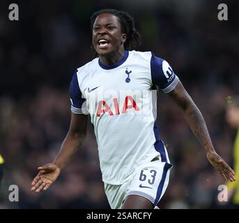 Oyindsmola Ajayi del Tottenham Hotspur festeggia il secondo gol con le sue squadre durante il Tottenham Hotspur e L'IF Elfsborg, UEFA Europa League, Tottenham Hotspur Stadium, Londra Regno Unito. Credito : Michael Zemanek Foto Stock