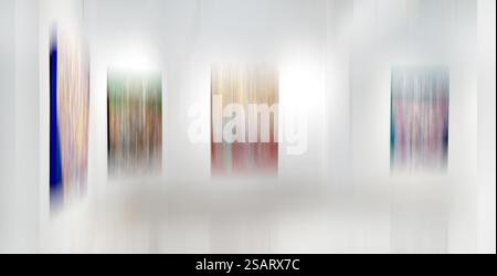 Motion Blur, sfondo della galleria d'arte, colorato dipinto astratto su sfondo bianco Foto Stock