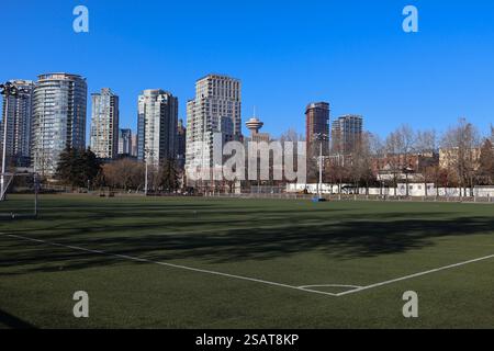 Andy Livingstone Park con il centro di Vancouver, British Columbia, alle spalle. Foto Stock