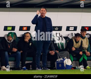 Budapest, Ungheria. 30 gennaio 2025. Robbie Keane, capo allenatore del Ferencvarosi TC reagisce durante la partita UEFA Europa League 2024/25 fase MD8 tra il Ferencvarosi TC e l'AZ Alkmaar allo stadio Ferencvaros il 30 gennaio 2025 a Budapest, Ungheria. Crediti: Laszlo Szirtesi/Alamy Live News Foto Stock
