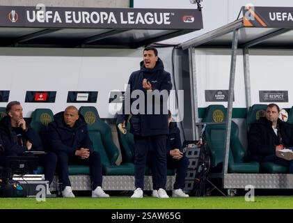 Budapest, Ungheria. 30 gennaio 2025. Maarten Martens, capo allenatore dell'AZ Alkmaar reagisce durante la fase MD8 della UEFA Europa League 2024/25 tra il Ferencvarosi TC e l'AZ Alkmaar allo stadio Ferencvaros il 30 gennaio 2025 a Budapest, Ungheria. Crediti: Laszlo Szirtesi/Alamy Live News Foto Stock