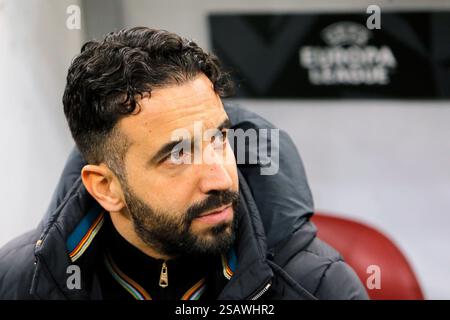 Bucarest, Romania. 30 gennaio 2025. L'allenatore del Manchester United Ruben Amorim guarda prima della partita di calcio UEFA Europa League tra il Manchester United e l'FCSB a Bucarest, Romania, 30 gennaio 2025. Crediti: Cristian Cristel/Xinhua/Alamy Live News Foto Stock
