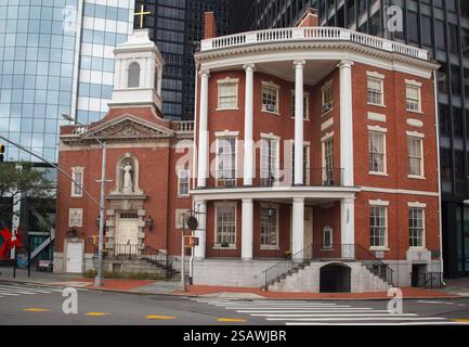 Lo storico edificio in mattoni della casa di James Watson, attualmente il Santuario di St. Elizabeth Ann Bayley Seton e gli edifici di Lower Manhattan, New Yo Foto Stock