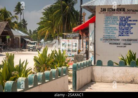 Africa Tanzania, Zanzibar, East Coast, Jambiani, negozi nel centro del villaggio Foto Stock