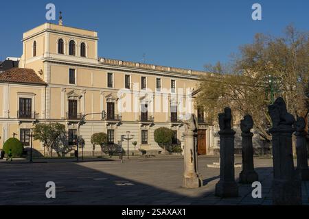 VALLADOLID, SPAGNA - 16 APRILE 2022: Palazzo reale in Piazza San Pablo a Valladolid al tramonto, Spagna. Foto Stock
