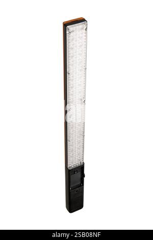 Pannello luminoso rettangolare a LED con impugnatura nera, dotato di più piccole lampadine a LED rivestite da un coperchio in plastica trasparente, utilizzato per la fotografia o. Foto Stock