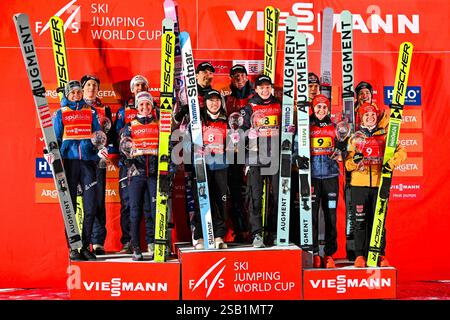 (l-r) EDER Lisa (Oestereich), HOERL Jan (Oestereich), SEIFRIEDSBERGER Jacqueline (Oestereich), TSCHOFENIG Daniel (Oestereich), SUNDAL Kristoffer Eriksen (Norwegen), BJOERSETH Thea Minyan (Norwegen), KVANDAL 2024 2025 31 2025 Foto: Eibner-Pressefoto/Florian Wiegand Foto Stock