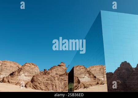 Maraya Concert Hall, il più grande edificio a specchio del mondo ad Alula, Arabia Saudita Foto Stock