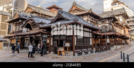Dogo Onsen Honkan, un bagno pubblico a Matsuyama, prefettura di Ehime, Giappone. Foto Stock