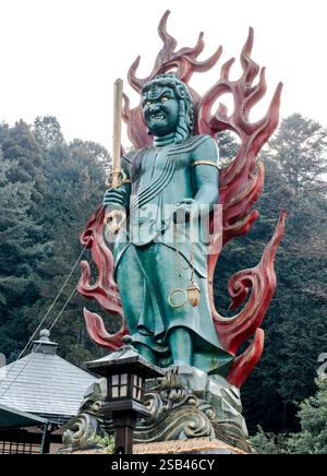 Una statua alta 13 metri del Fudo Myoo, uno dei cinque re della saggezza, a Gyokukei-ji (o Gyokkei-ji), un tempio buddista Shingon a Koka, nella prefettura di Shiga Foto Stock