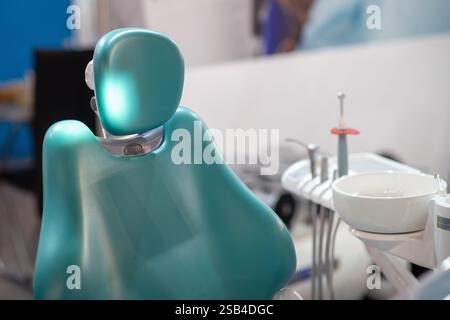 Sedia dentista in una clinica. Foto Stock