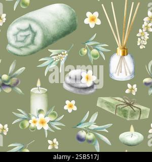 Sapone di oliva aleppo, asciugamano arrotolato, candele, diffusore di aroma, ciottoli impilati, fiori di frangipani e rami di ulivo. Motivo senza cuciture ad acquerello disegnato a mano su sfondo verde oliva scuro per un design da salone spa. Foto Stock