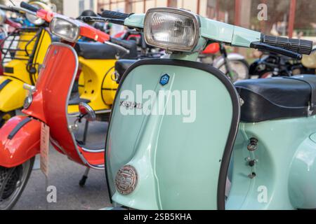 Felanitx, Spagna; 20 ottobre 2024: Primo piano di una Vespa d'epoca alla mostra della paprika di Felanitx, Spagna Foto Stock