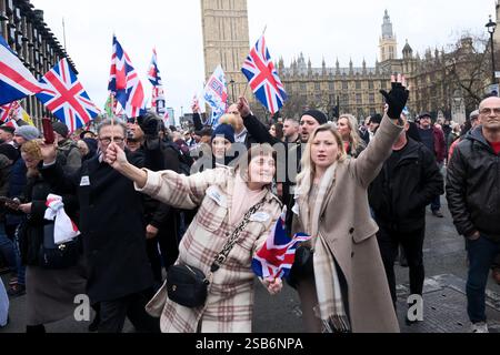 Westminster, Londra, Regno Unito. 1 febbraio 2025. Sostenitori di Tommy Robinson che protesta nel centro di Londra. Crediti: Matthew Chattle/Alamy Live News Foto Stock