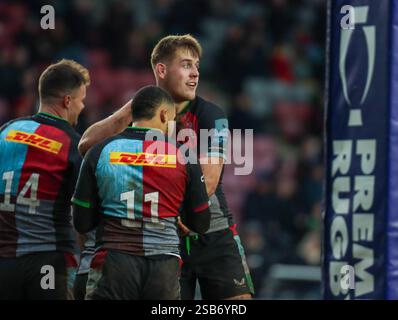 Londra, Regno Unito. 1 febbraio 2025. Twickenham Stoop, Londra, 1 febbraio 2025: I giocatori di Harlequins celebrano una prova durante la partita della Premiership Rugby Cup tra Harlequins e London Scottish a Twickenham Stoop, Londra, Inghilterra, sabato 1 febbraio 2025. (Claire Jeffrey/SPP) credito: SPP Sport Press Photo. /Alamy Live News Foto Stock
