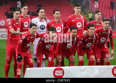 1 febbraio 2025; Stadio Brianteo, Monza, Italia, calcio di serie A, Monza contro Hellas Verona; la formazione iniziale di AC Monza Foto Stock