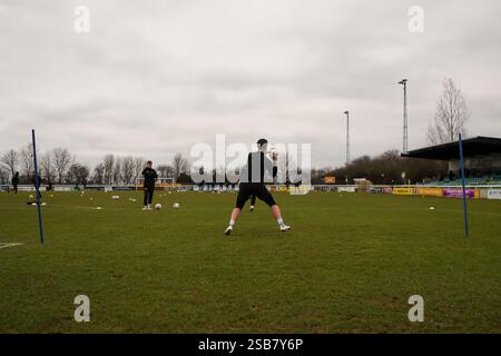 Callum Hawkins di Leamington cattura la palla durante il riscaldamento prima della partita della National League North, Leamington contro Marine Foto Stock