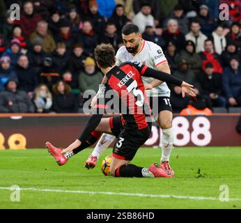 Bournemouth, Regno Unito. 1 febbraio 2025. Bournemouth Bournemouth, Inghilterra, 1 febbraio 2025: Mohamed Salah (a destra) del Liverpool combatte con Milos Kerkez del Bournemouth durante la partita di calcio di Premier League tra Bournemouth e Liverpool al Vitality Stadium di Bournemouth, Inghilterra. (David Horton/SPP) (David Horton/SPP) credito: SPP Sport Press Photo. /Alamy Live News Foto Stock