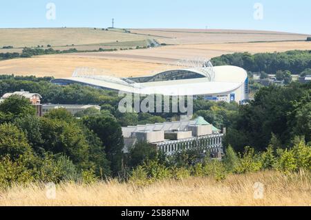 Vista dell'American Express Stadium (Amex), sede della squadra di football Brighton e Hove Albion. South Downs Countryside, Regno Unito Foto Stock