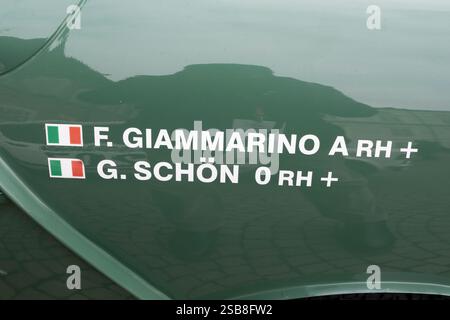 Torino, Italia. 31 dicembre 2025.Classic Cars schierate per la gara Rallye Monte-Carlo Historique 2025 che parte da Torino. Pilota/co-pilota Schon Giorgio / Giammarino Francesco, auto Austin Mini Cooper 1966 Foto Stock