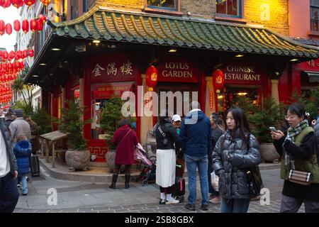Londra, Regno Unito. 1 febbraio 2025.. Le celebrazioni del capodanno cinese sono in corso mentre la folla riempie le strade per partecipare all'evento iniziato oggi. Helen Cowles / Alamy Live News. Foto Stock
