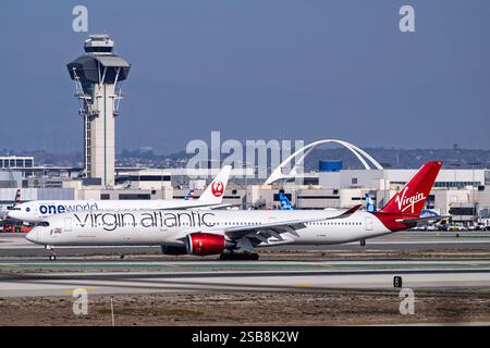 Aeroporto internazionale di Los Angeles Aeroporto 1-18-2025 Inglewood, CA USA Virgin Atlantic Airbus A350-900 G-VRNB partenza da 25R all'aeroporto internazionale di Los Angeles Foto Stock