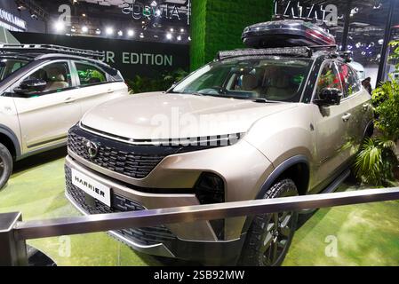 NUOVA DELHI - 21 GENNAIO 2025: L'auto Tata Harrier è in mostra al Bharat Mobility Global Expo 2025 a nuova Delhi, in India. Foto Stock