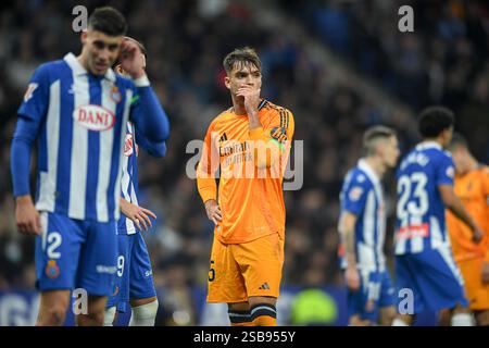 Cornella El Prat, ESP. 1 febbraio 2025. RCD ESPANYOL vs REAL MADRID 1 febbraio 2025 Asencio del Real Madrid durante la partita tra RCD Espanyol e Real Madrid corrispondente alla ventidue giorni di la Liga EA Sports allo stadio RCDE di Barcellona, Spagna. Crediti: Rosdemora/Alamy Live News Foto Stock
