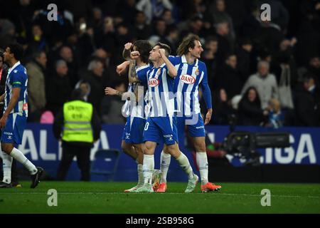 Cornella El Prat, ESP. 1 febbraio 2025. RCD ESPANYOL vs REAL MADRID 1° febbraio 2025 i giocatori dell'RCD Espanyols celebrano la vittoria al termine della partita tra RCD Espanyol e Real Madrid, corrispondente alla ventidue giorni di la Liga EA Sports allo stadio RCDE di Barcellona, Spagna. Crediti: Rosdemora/Alamy Live News Foto Stock