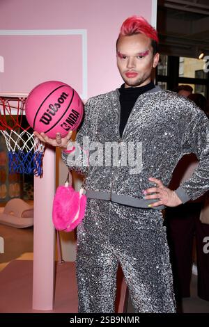 Luca Valentino beim Mates Date Influencer Event auf der Berlin Fashion Week A/W 2025 in der Berliner Freiheit. Berlino, 01.02.2025 foto:Xn.xKubelkax/xFuturexImagex MATS 5247 Foto Stock