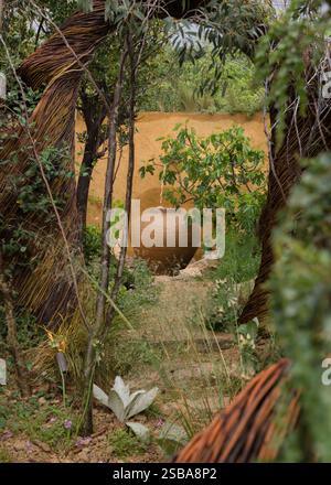 The Freedom from torture Garden: A Sanctuary for Survivors progettato da John Warland ed Emma o'Connell RHS Chelsea Flower Show 2024, Silver Award Foto Stock
