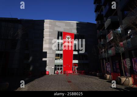 2 febbraio 2025; Gtech Community Stadium, Brentford, Londra, Inghilterra; Premier League Football, Brentford contro Tottenham Hotspur; ingresso principale al Gtech Community Stadium Foto Stock