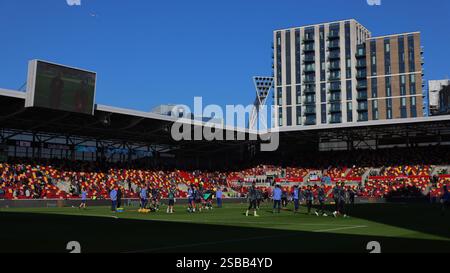 2 febbraio 2025; Gtech Community Stadium, Brentford, Londra, Inghilterra; Premier League Football, Brentford contro Tottenham Hotspur; la squadra Brentford si sta riscaldando Foto Stock