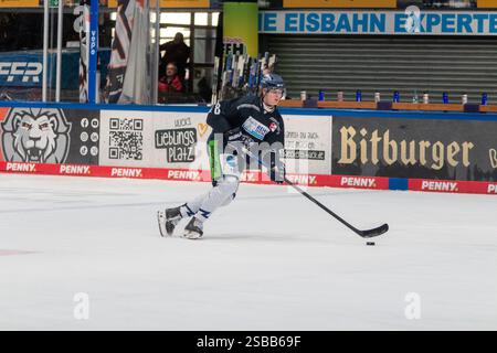 Joshua Samanski (Straubing Tigers, #08), Loewen Frankfurt vs. Straubing Tigers, Eishockey, DEL, 43. Spieltag, Spielzeit 2024/2025, 02.02.2025, foto: Eibner-Pressefoto/Gilda Grass Foto Stock