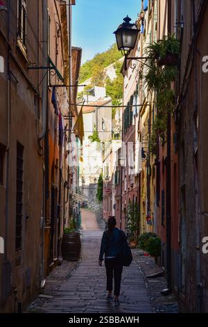 Liguria, Italia. Il borgo medievale di Finalborgo, uno dei borghi più belli d'Italia. Foto Stock