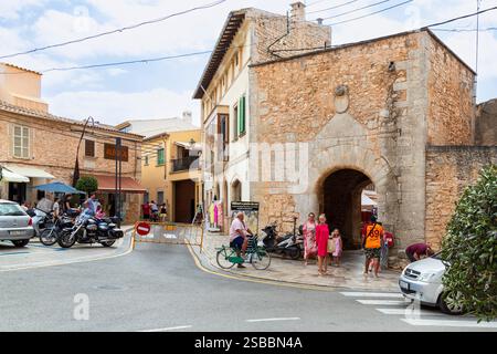 Ex prigione e porta della città - la porta Murada, di Santanyí sull'isola spagnola di Maiorca. Foto Stock