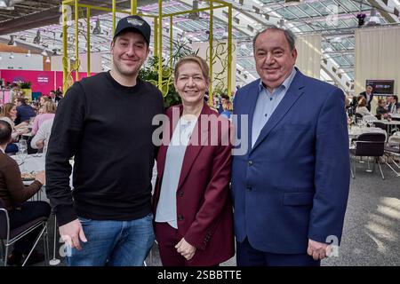 Linz, alta Austria, Austria. 2 febbraio 2025. Sandra Reichel dell'Austria - Direttore del torneo, con quest u.a. Erich Haider dell'Austria - CEO di Linz AG durante l'alta Austria Ladies Linz - Womens Tennis, WTA500 (Credit Image: © Mathias Schulz/ZUMA Press Wire) SOLO USO EDITORIALE! Non per USO commerciale! Foto Stock