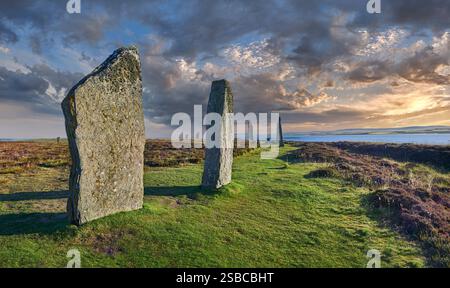 La foto dell'anello di Brodgar (dal 2.500 al 2.000 a.C. circa) è un henge neolitico e un cerchio di pietra o henge, il più grande e più raffinato cerchio di pietra in Foto Stock