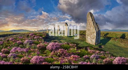 La foto dell'anello di Brodgar (dal 2.500 al 2.000 a.C. circa) è un henge neolitico e un cerchio di pietra o henge, il più grande e più raffinato cerchio di pietra in Foto Stock