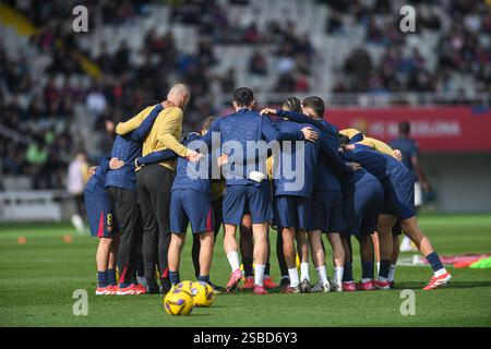 Barcellona, ESP. 2 febbraio 2025. FC BARCELONA VS DEPORTIVO ALAVES. 2 febbraio 2025 giocatori del FC Barcelona prima della partita tra FC Barcelona e Deportivo Alaves corrispondente alla ventidue giorni di la Liga EA Sports allo Stadio Olimpico Lluis Companys di Montjuic a Barcellona, Spagna. Crediti: Rosdemora/Alamy Live News Foto Stock